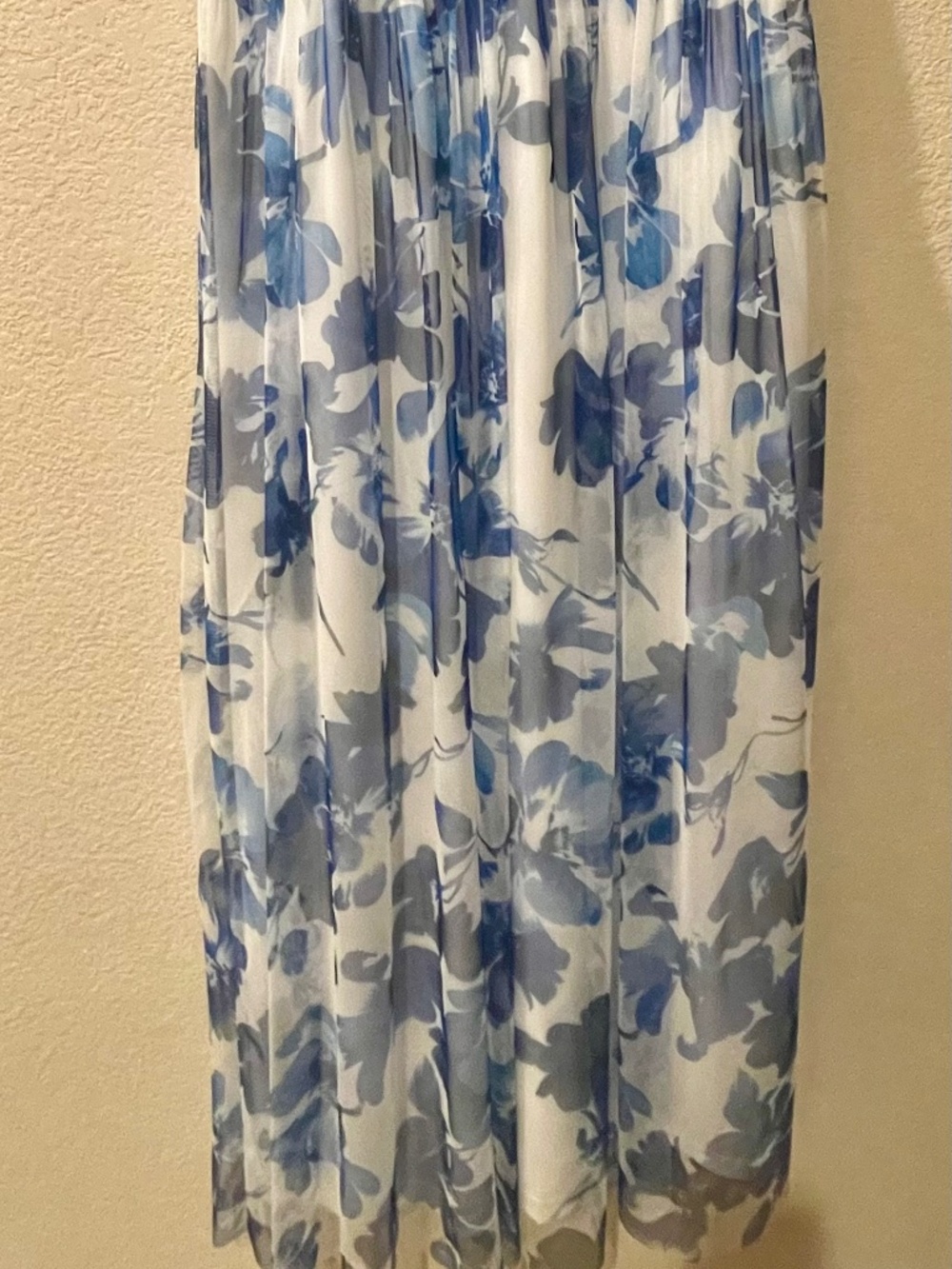 Maxi - Picture 2 of 2